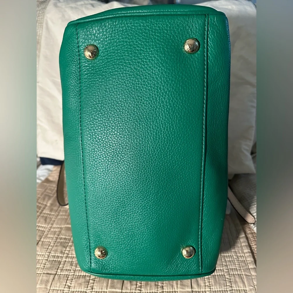 Michael Kors Grayson MD Satchel in the color Gooseberry. - Picture 6 of 14